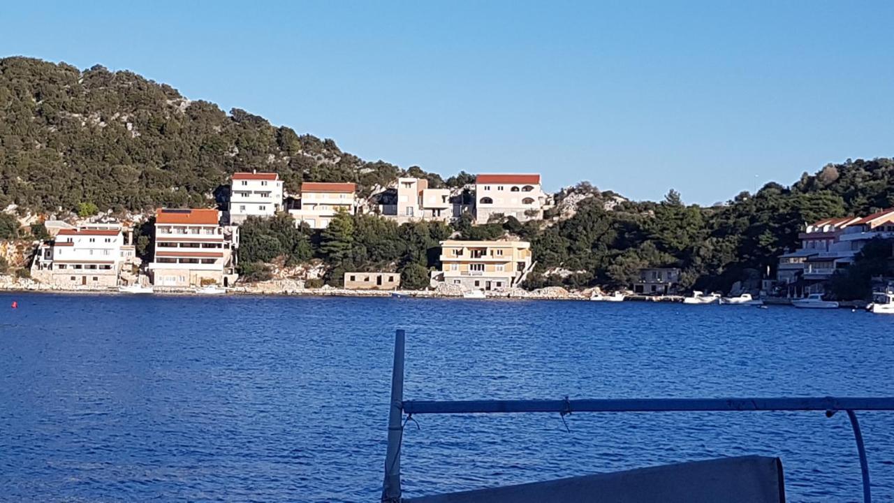 Apartmani Lesic Zaklopatica Lastovo Exterior foto