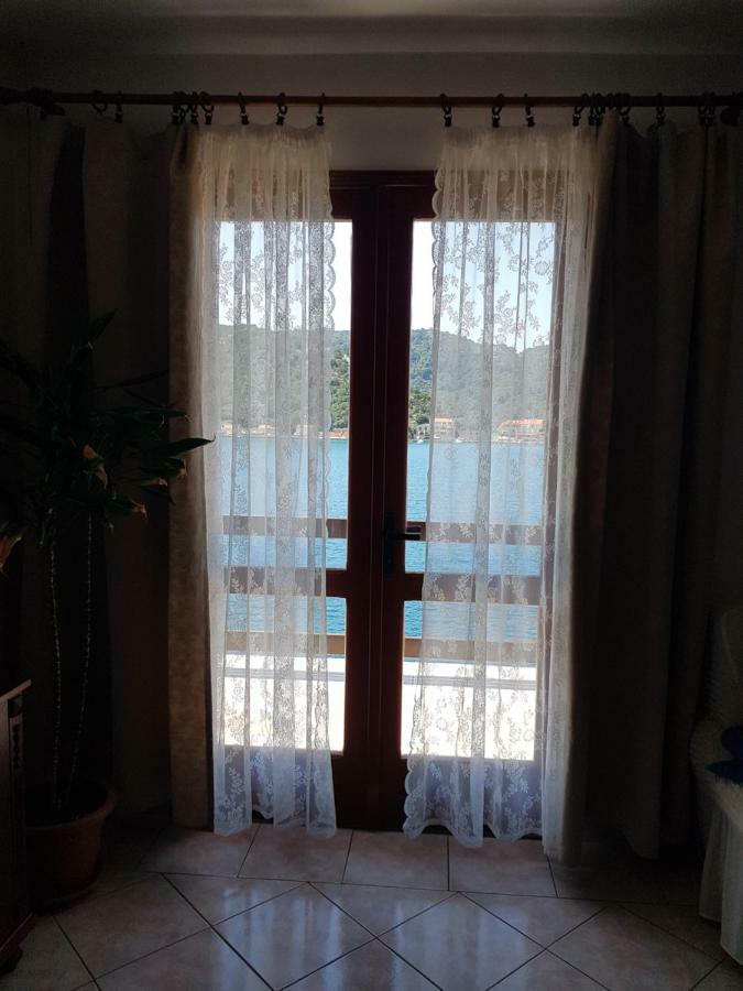 Apartmani Lesic Zaklopatica Lastovo Exterior foto